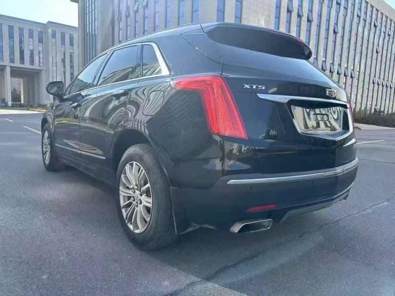 枣庄17年凯迪拉克XT58