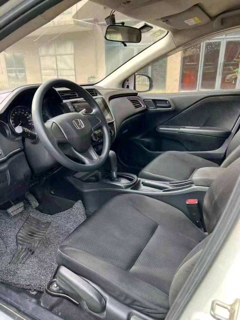 珠海19年本田锋范4