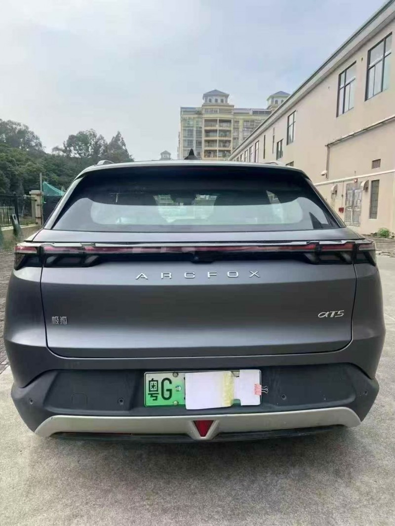 珠海24年极狐汽车阿尔法9