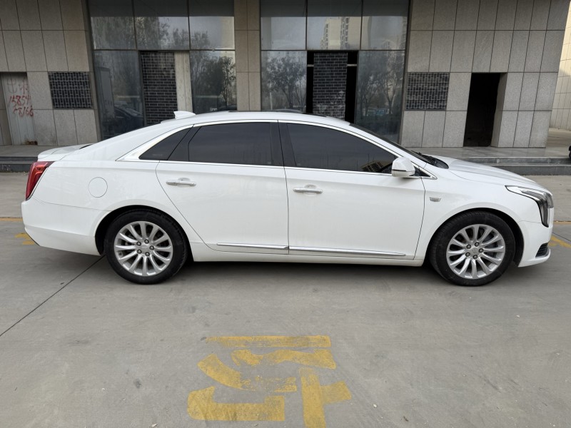 济宁19年凯迪拉克XTS8