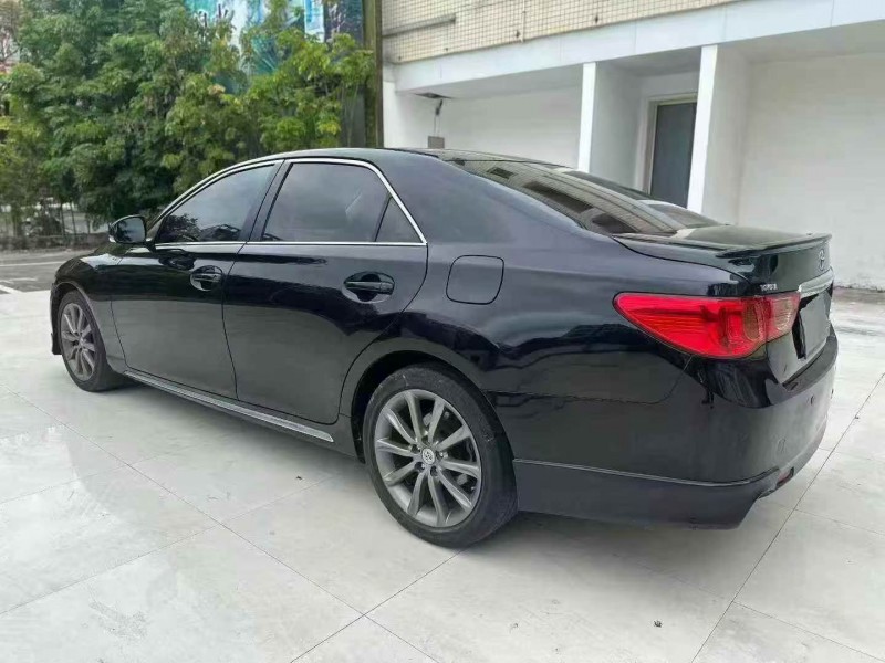 珠海13年丰田锐志9