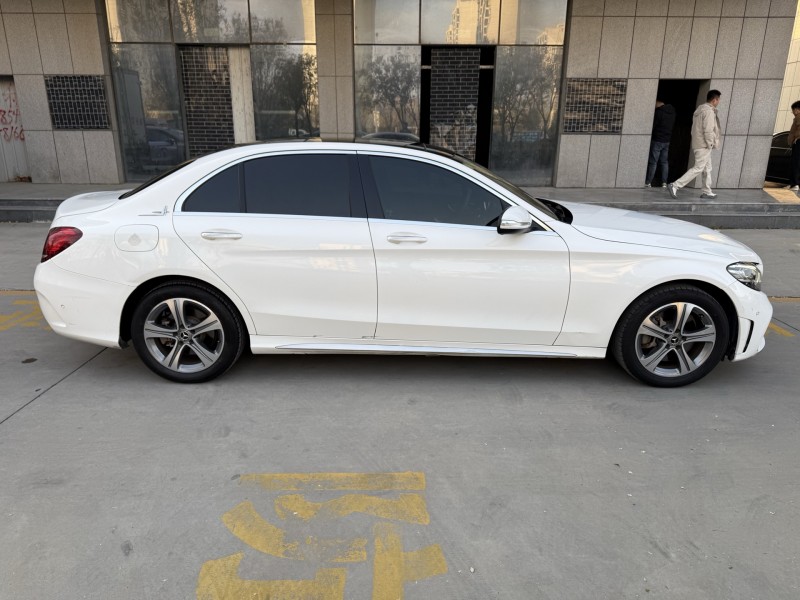 济宁18年奔驰C7