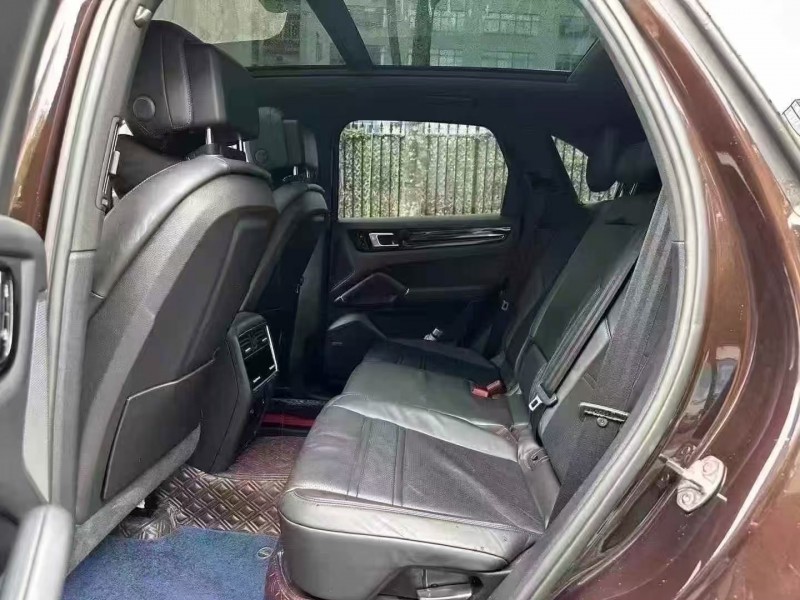 广州20年保时捷卡宴4