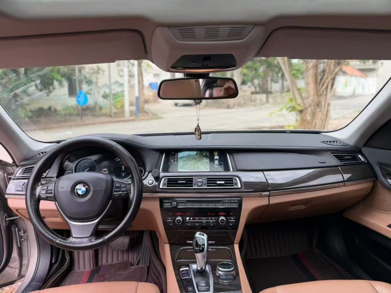 广州14年宝马7系8