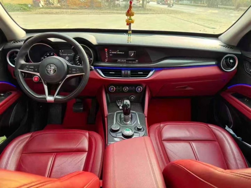 菏泽19年阿尔法·罗密欧Stelvio4