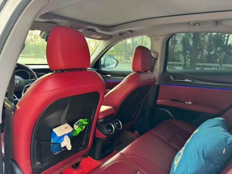 菏泽19年阿尔法·罗密欧Stelvio5