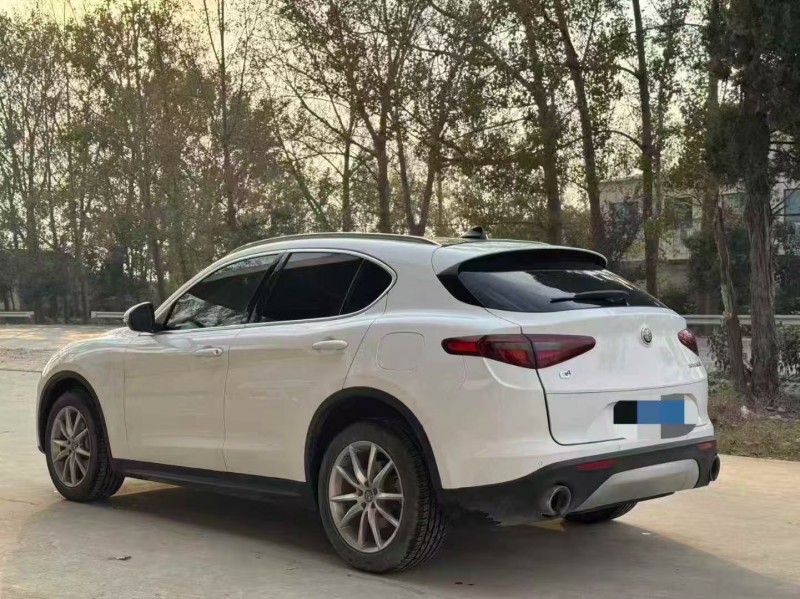 菏泽19年阿尔法·罗密欧Stelvio7
