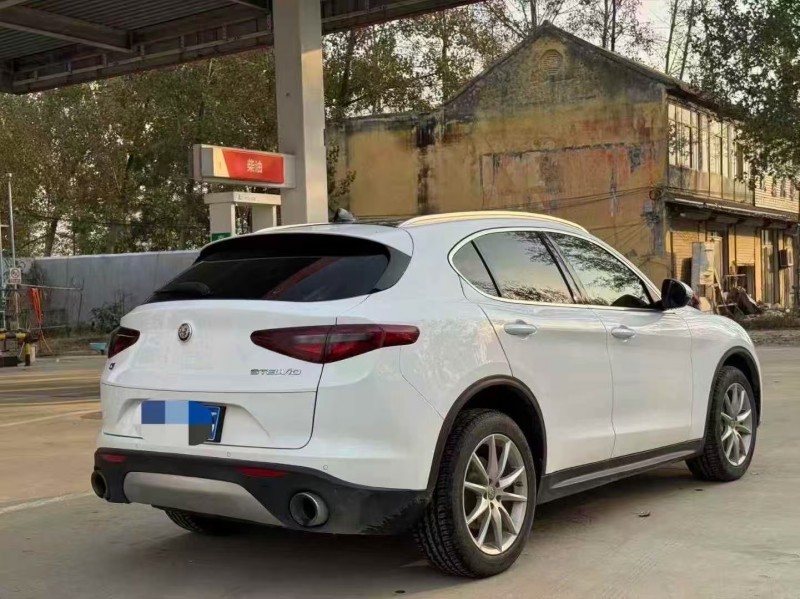 菏泽19年阿尔法·罗密欧Stelvio8