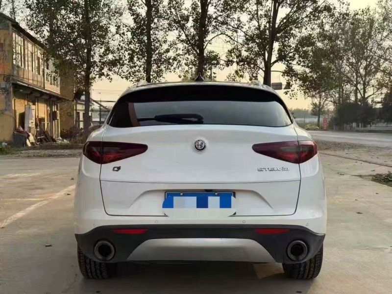 菏泽19年阿尔法·罗密欧Stelvio9