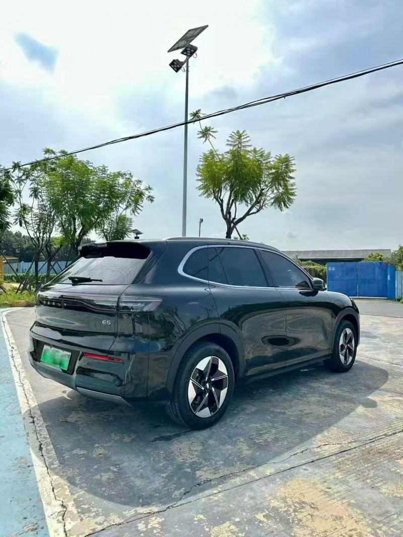 广州25年吉利银河8