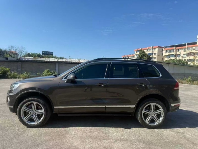 广州17年大众途锐3