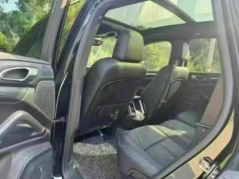 珠海15年保时捷卡宴6