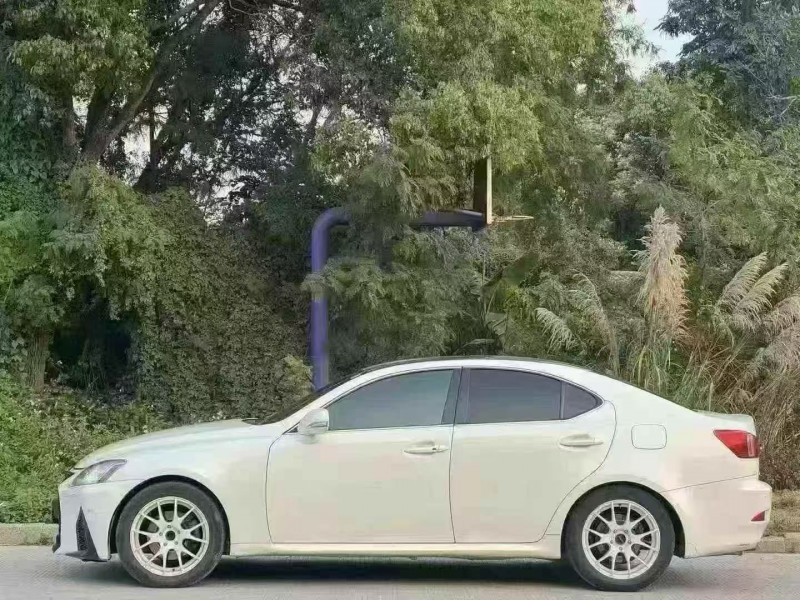 珠海11年雷克萨斯IS3