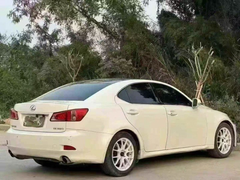 珠海11年雷克萨斯IS7