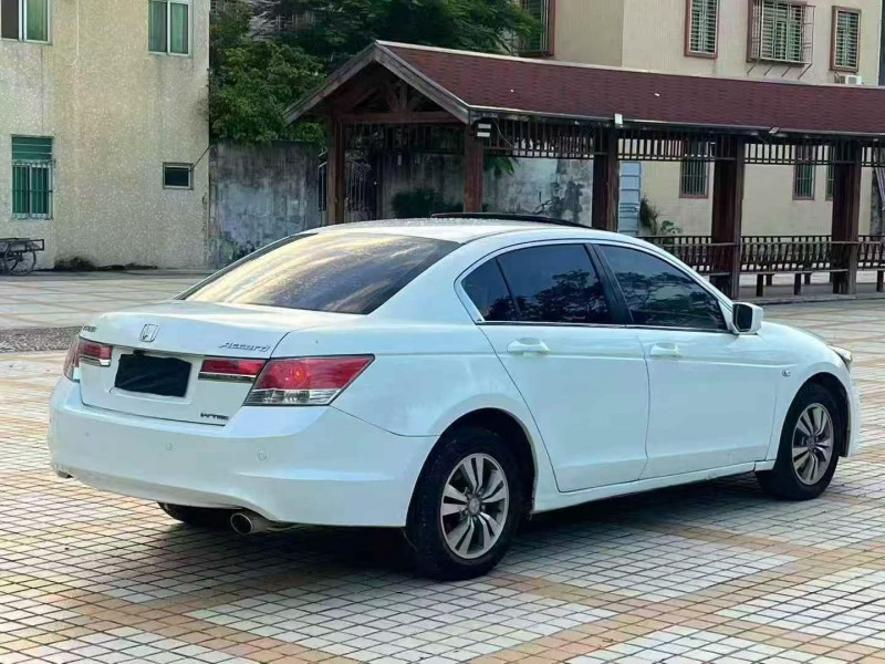 湛江12年本田雅阁8