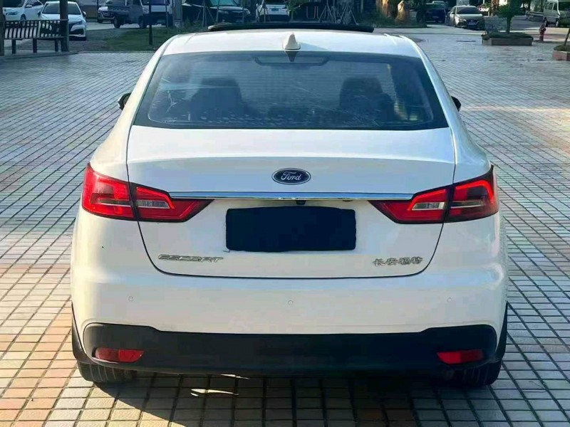 汕头19年福特福睿斯9