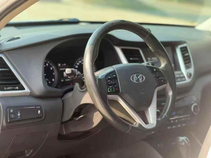 湛江16年现代途胜5