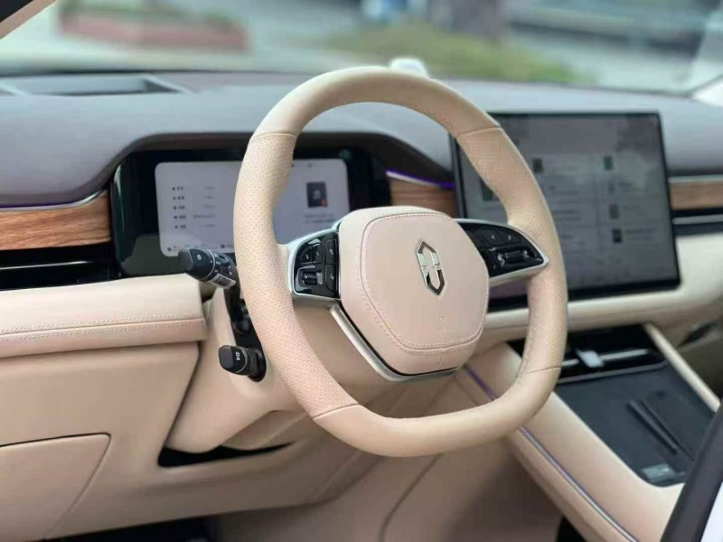 深圳23年华为智选问界5