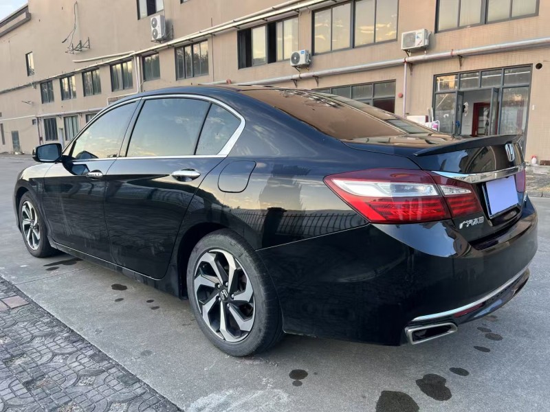 江门17年本田雅阁7