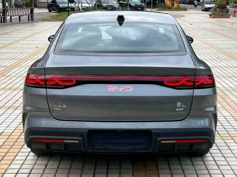 汕头25年比亚迪秦8