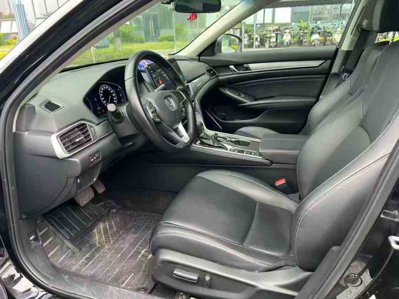 东莞22年本田雅阁4