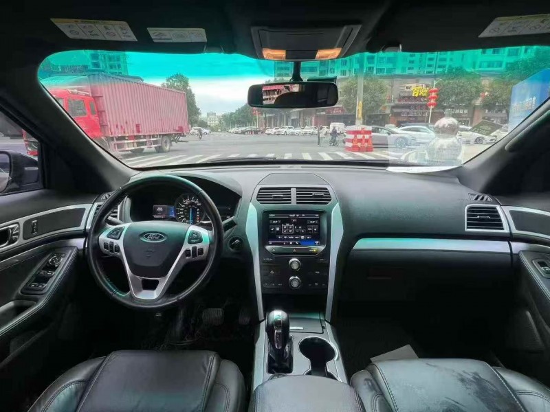 深圳15年福特探险者4