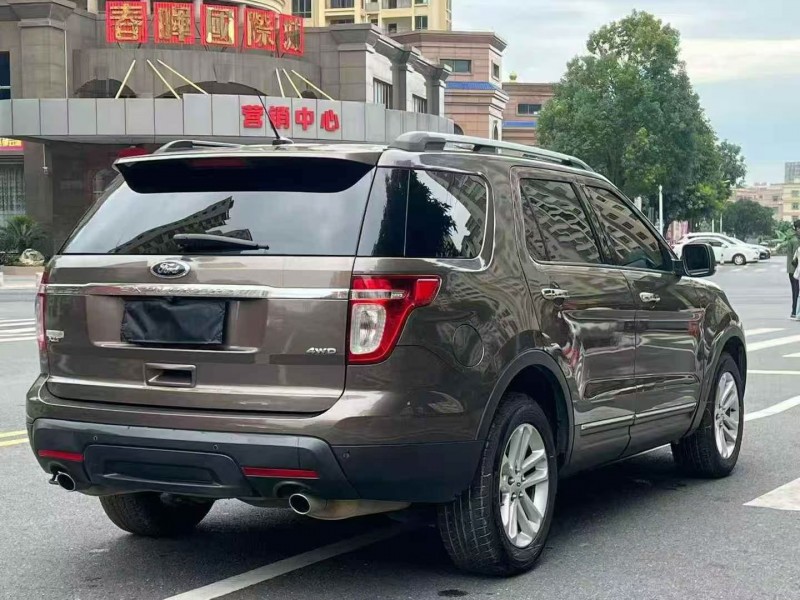 深圳15年福特探险者8