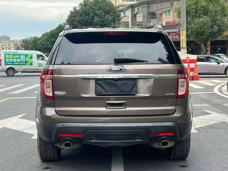 深圳15年福特探险者9