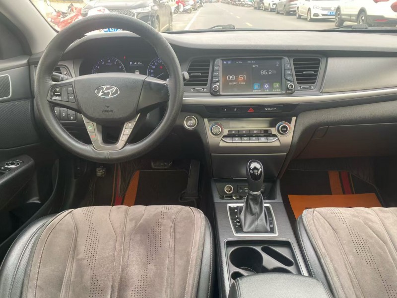 娄底20年现代名图5