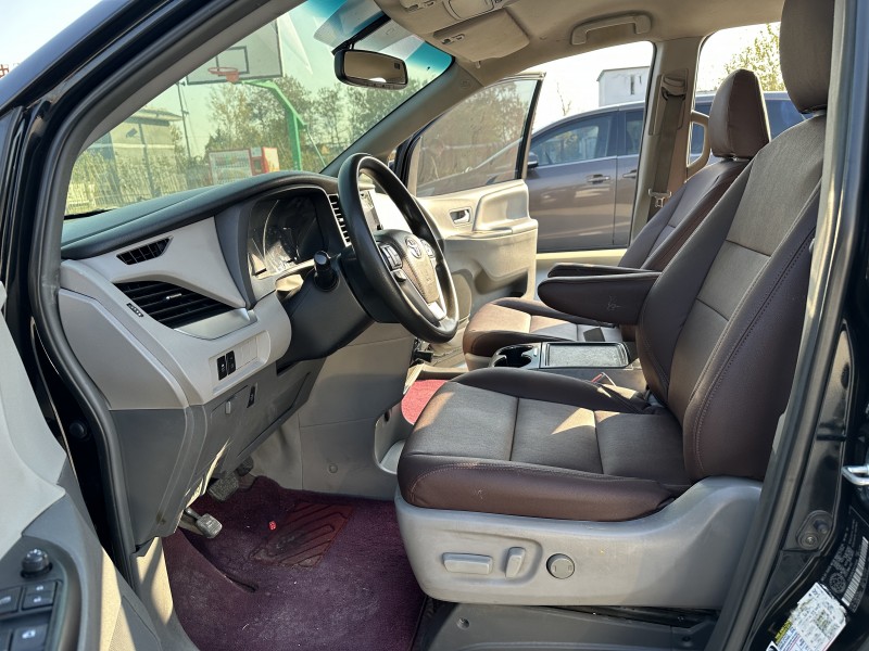 徐州16年丰田塞纳3