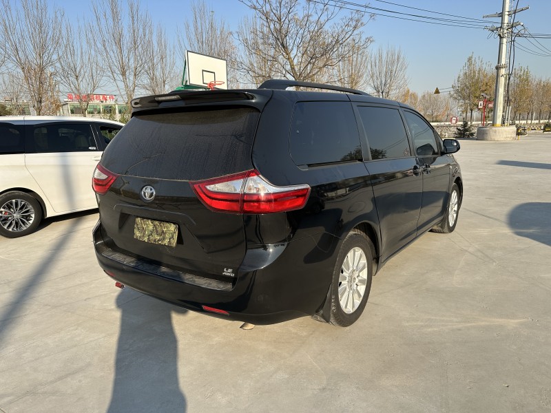 徐州16年丰田塞纳8