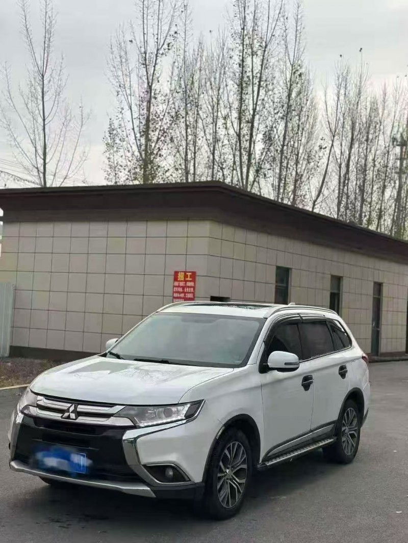 济宁17年三菱欧蓝德2