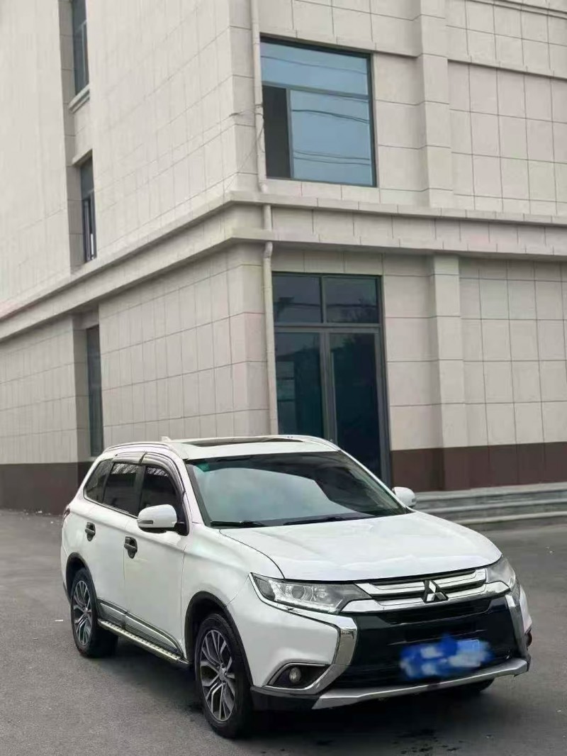 济宁17年三菱欧蓝德3