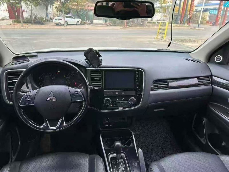 济宁17年三菱欧蓝德5