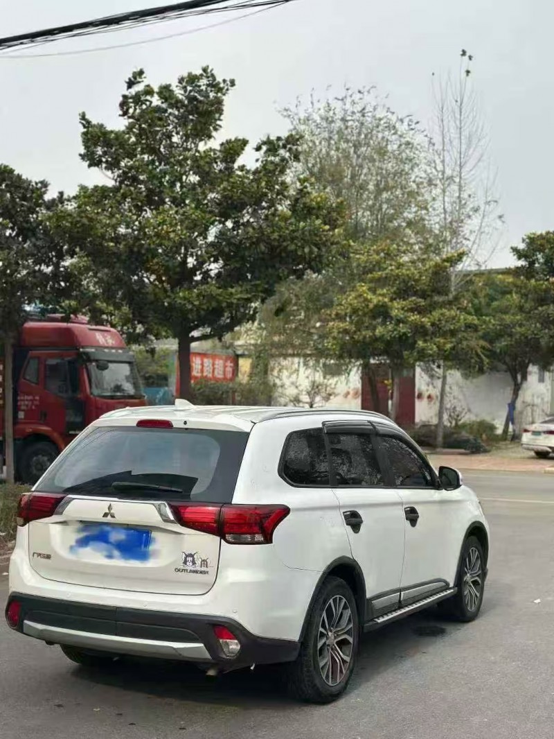 济宁17年三菱欧蓝德8