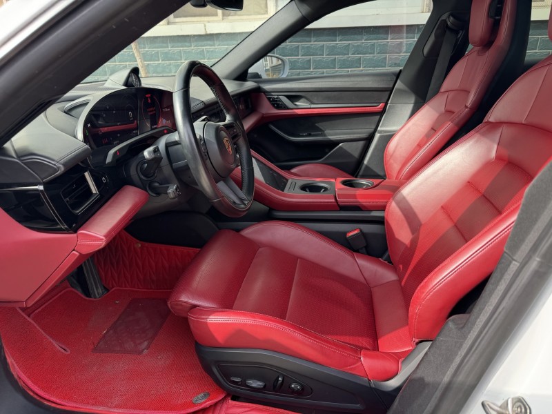 新乡23年保时捷Taycan4