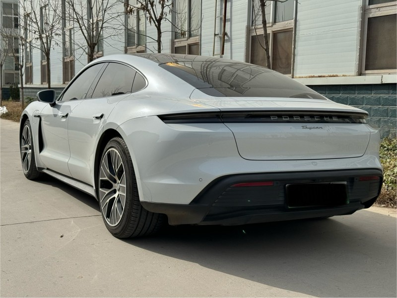 新乡23年保时捷Taycan7