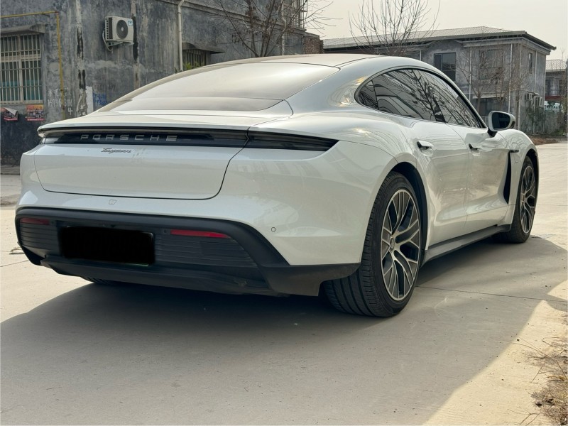 新乡23年保时捷Taycan9