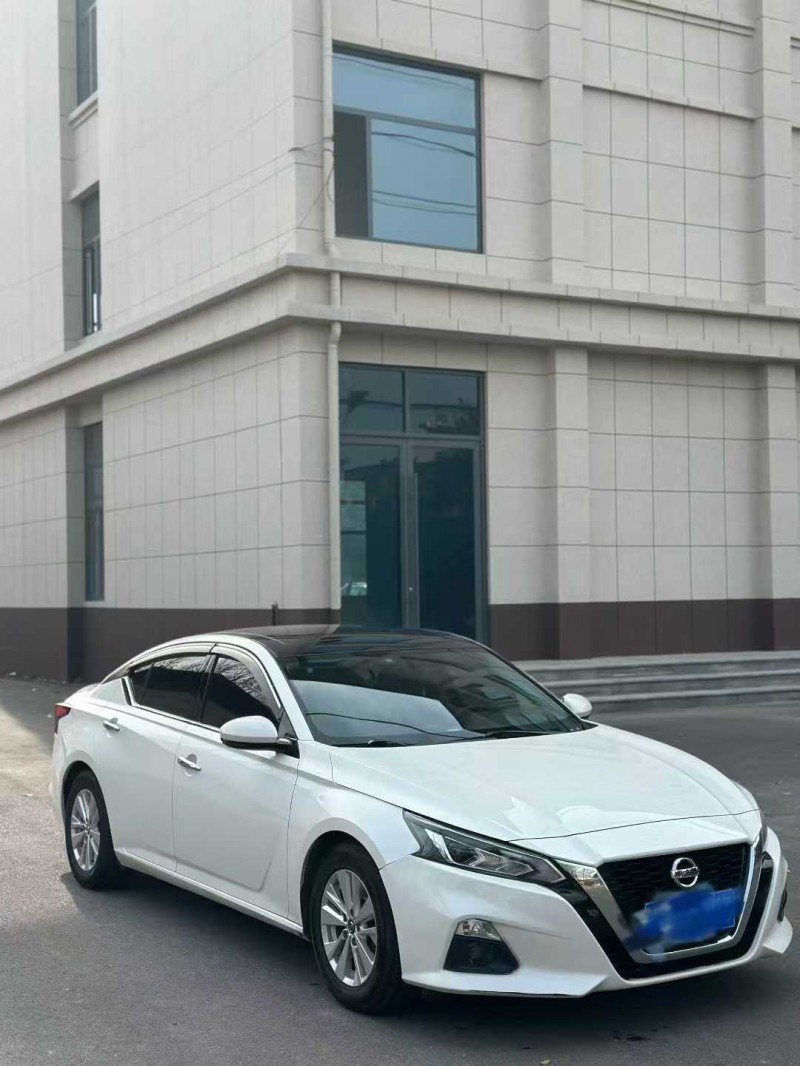 济宁19年日产天籁3