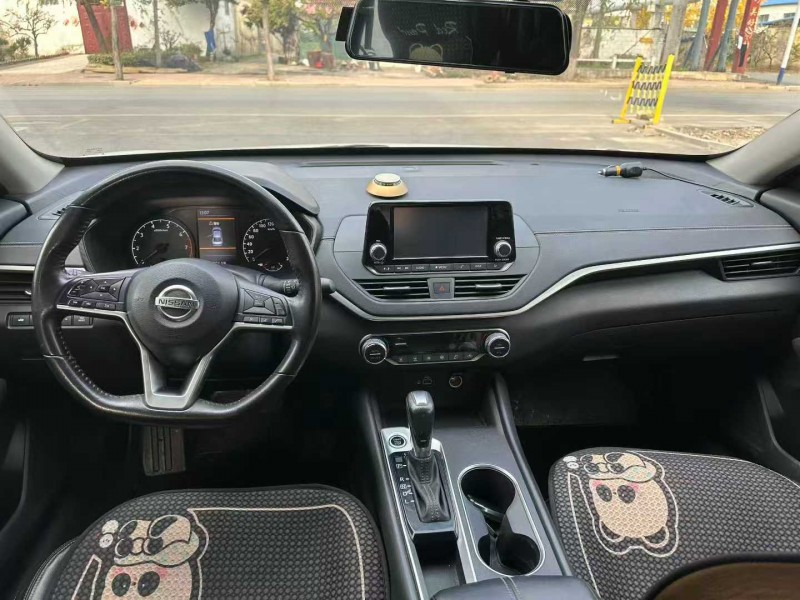 济宁19年日产天籁5