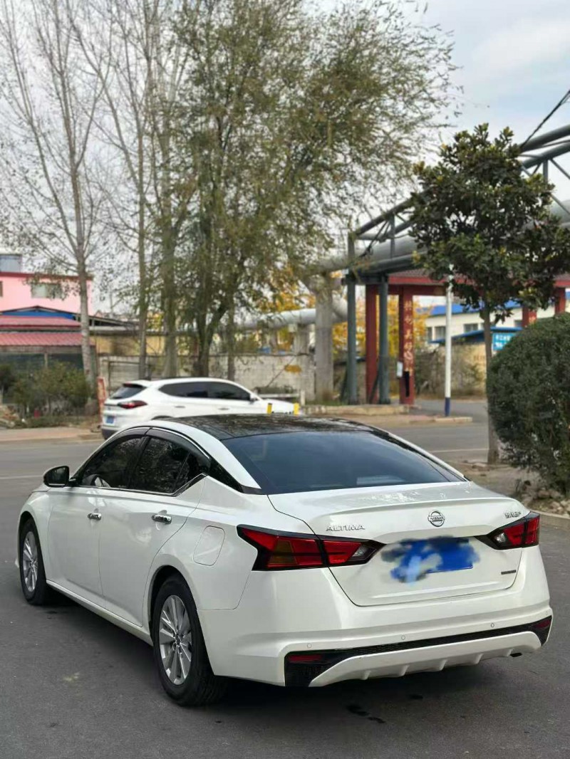 济宁19年日产天籁7