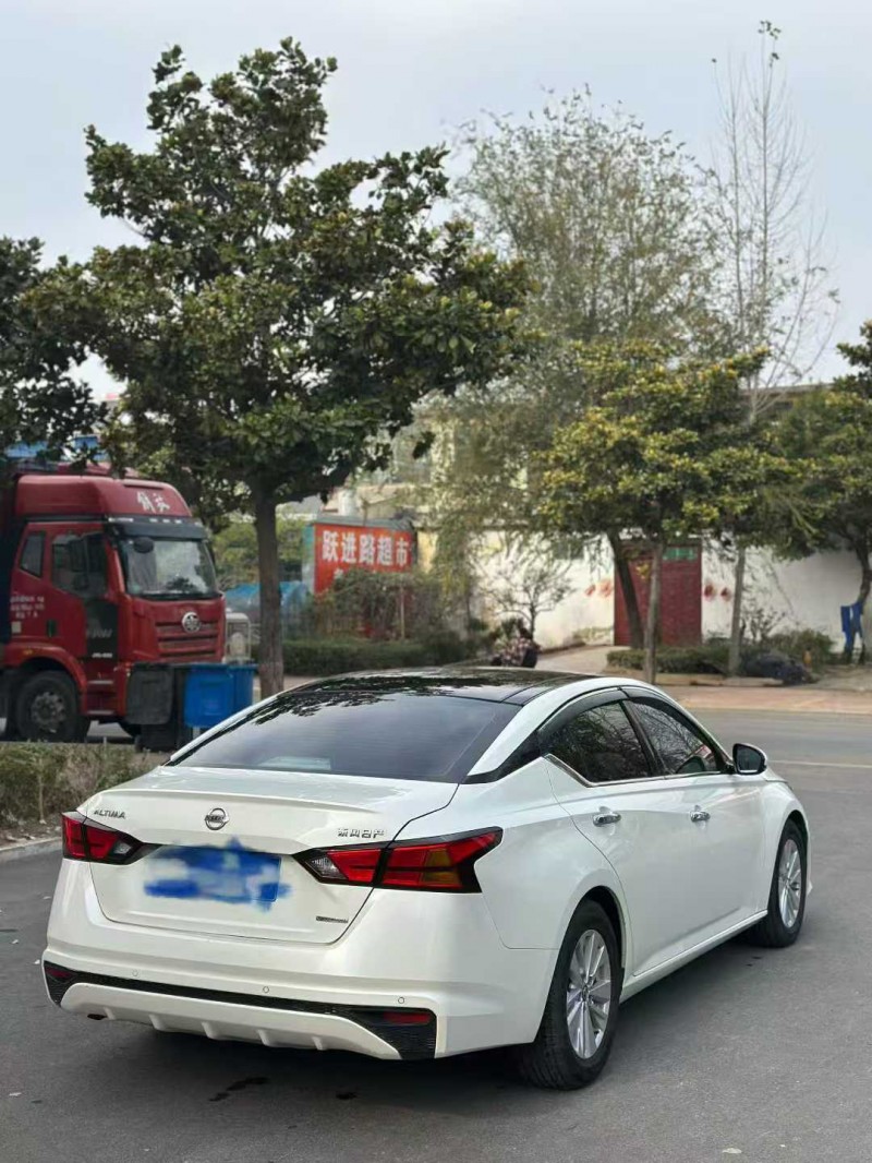 济宁19年日产天籁8