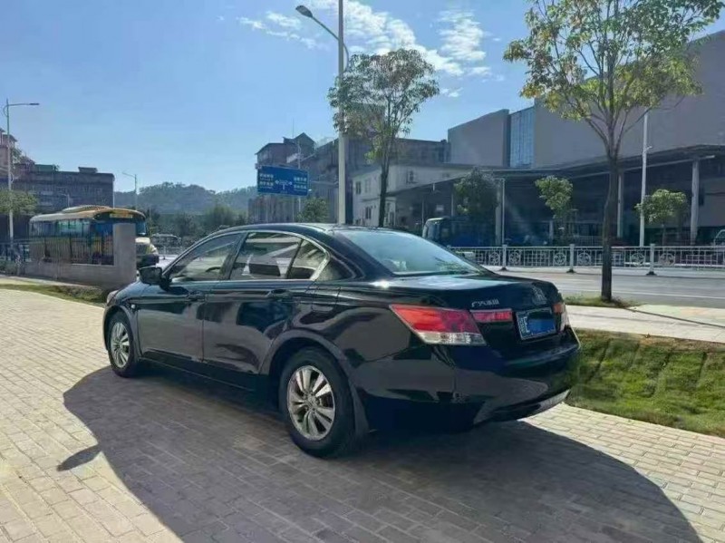 珠海10年本田雅阁7