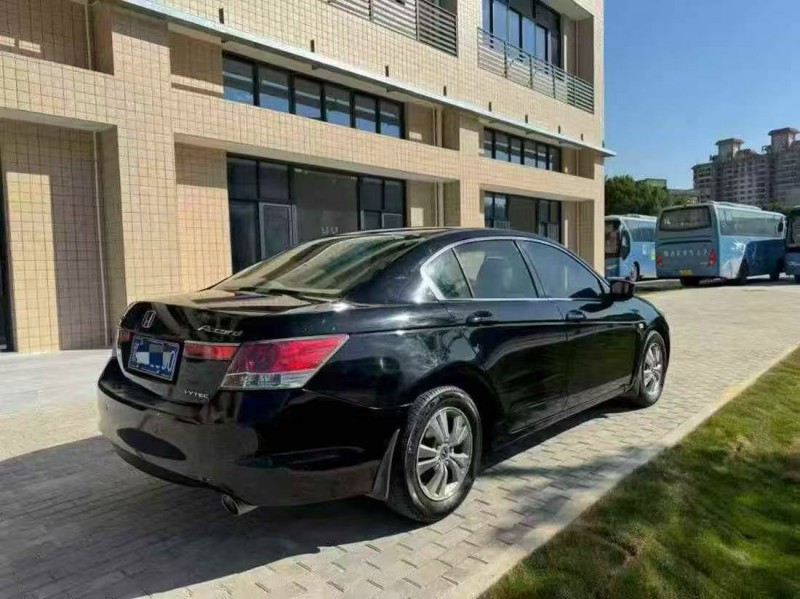 珠海10年本田雅阁8