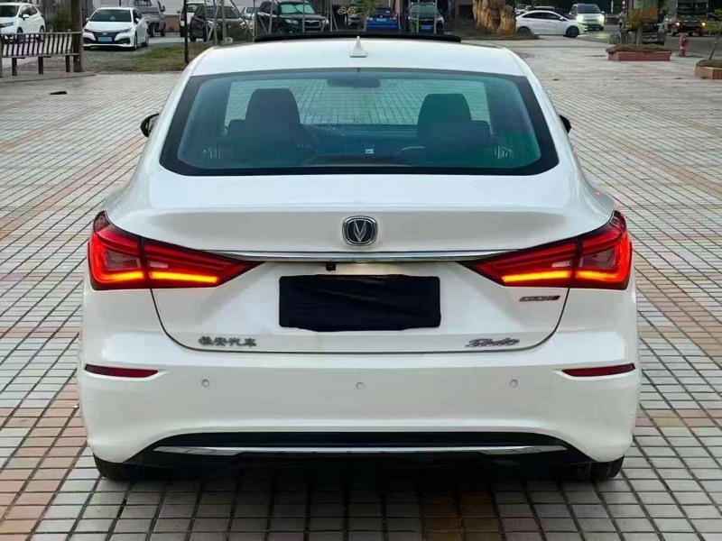 汕头18年长安汽车逸动9