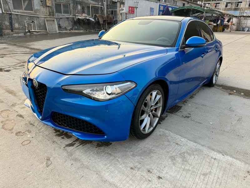 潮州19年阿尔法·罗密欧Giulia2
