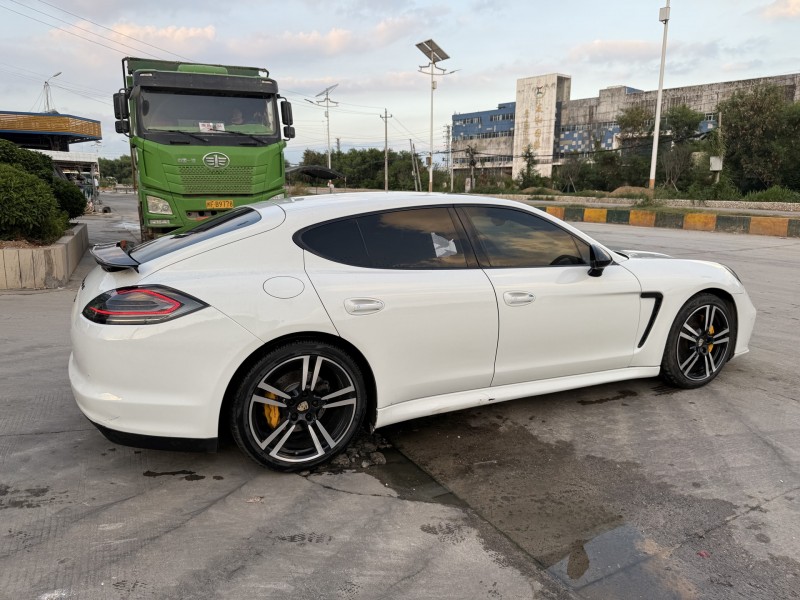 潮州12年保时捷帕拉梅拉8