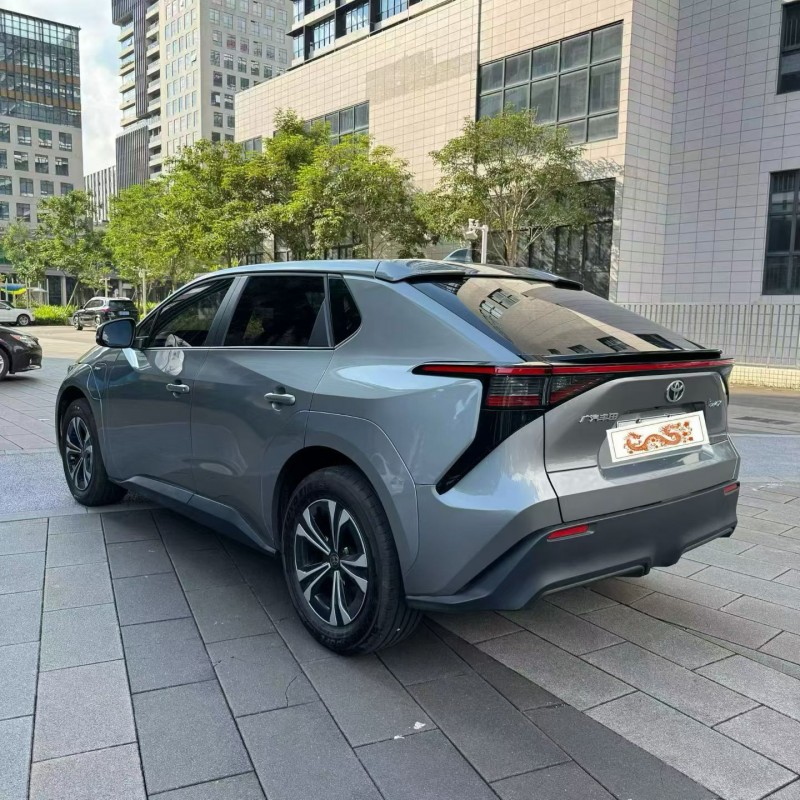 盐城25年丰田铂智7