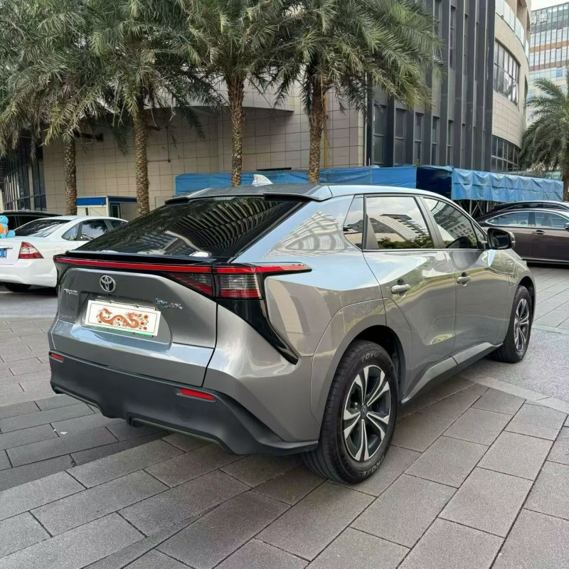 盐城25年丰田铂智8