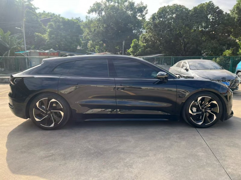 中山24年极氪汽车0012